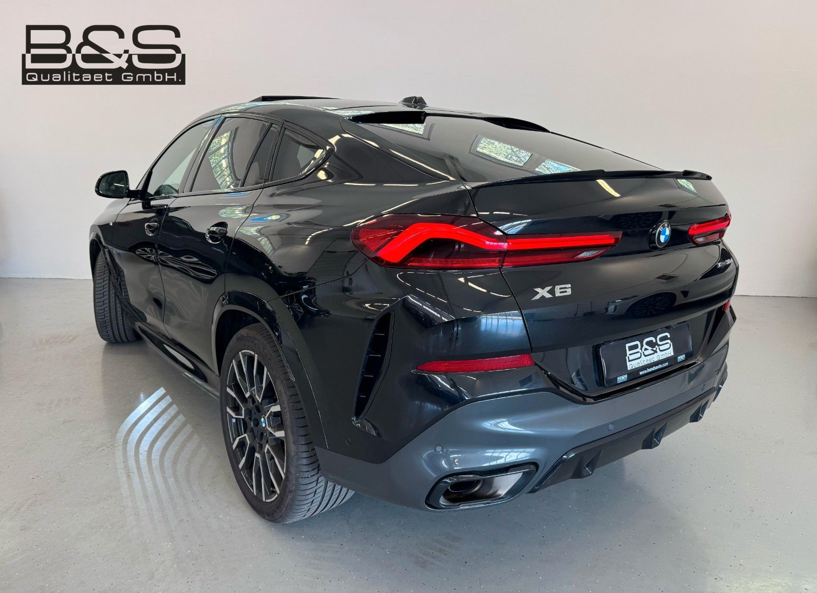 Fahrzeugabbildung BMW X6 30d xDrive MSport ACC,HUD,PANO,HARMAN,LUFT...