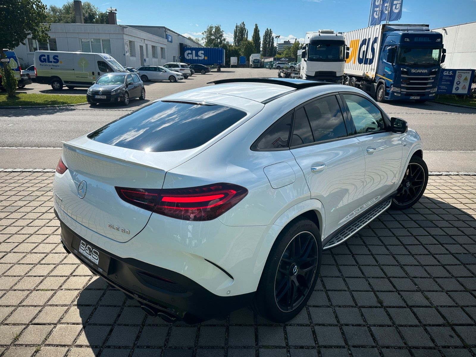 Fahrzeugabbildung Mercedes-Benz GLE53 AMG 4Matic+Coupe DISTR,HUD,PANO,LUFT,BURM