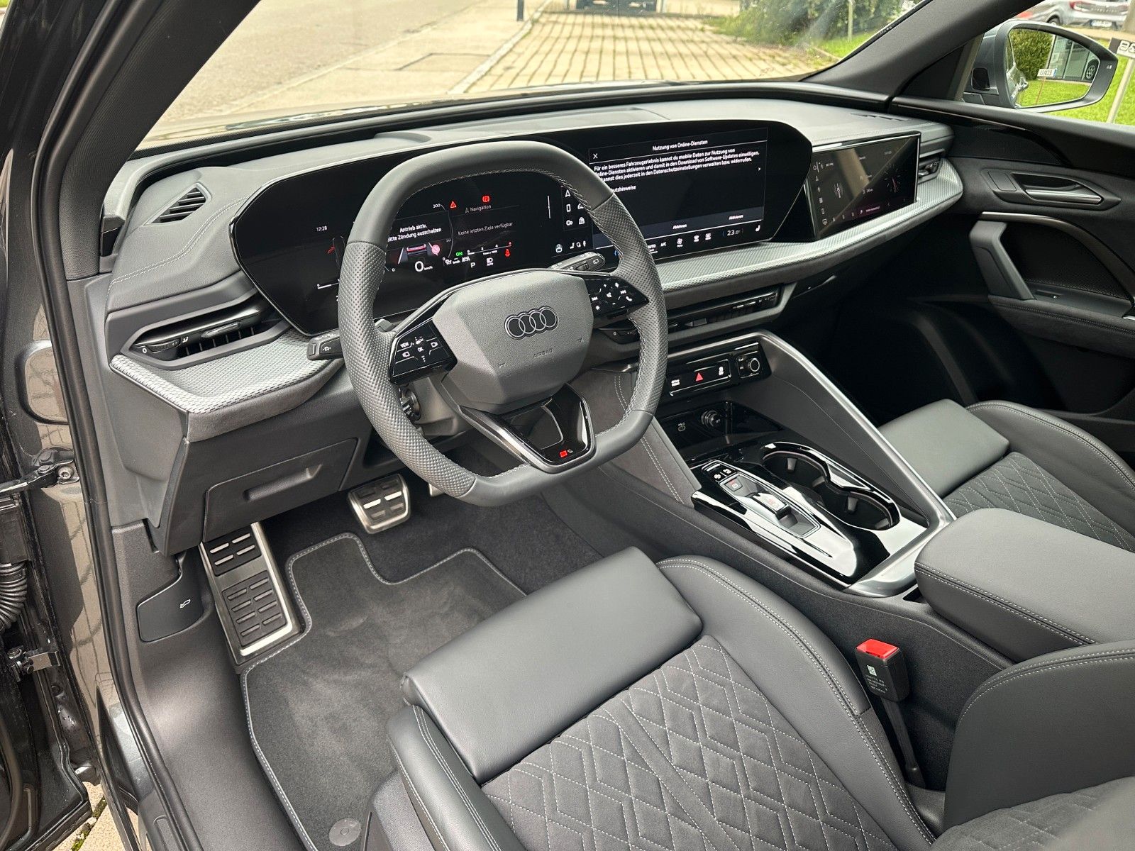 Fahrzeugabbildung Audi Q5 2.0 TDI quattro S Line ACC,MATRIX,360,20"