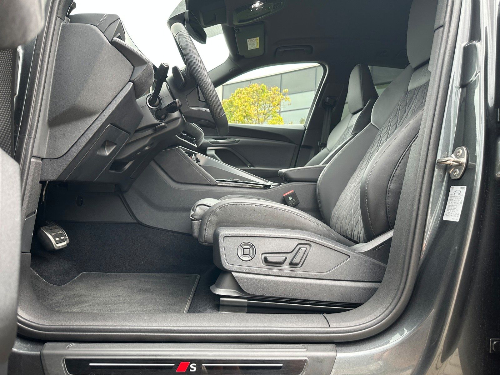 Fahrzeugabbildung Audi Q5 2.0 TDI quattro S Line ACC,MATRIX,360,20"