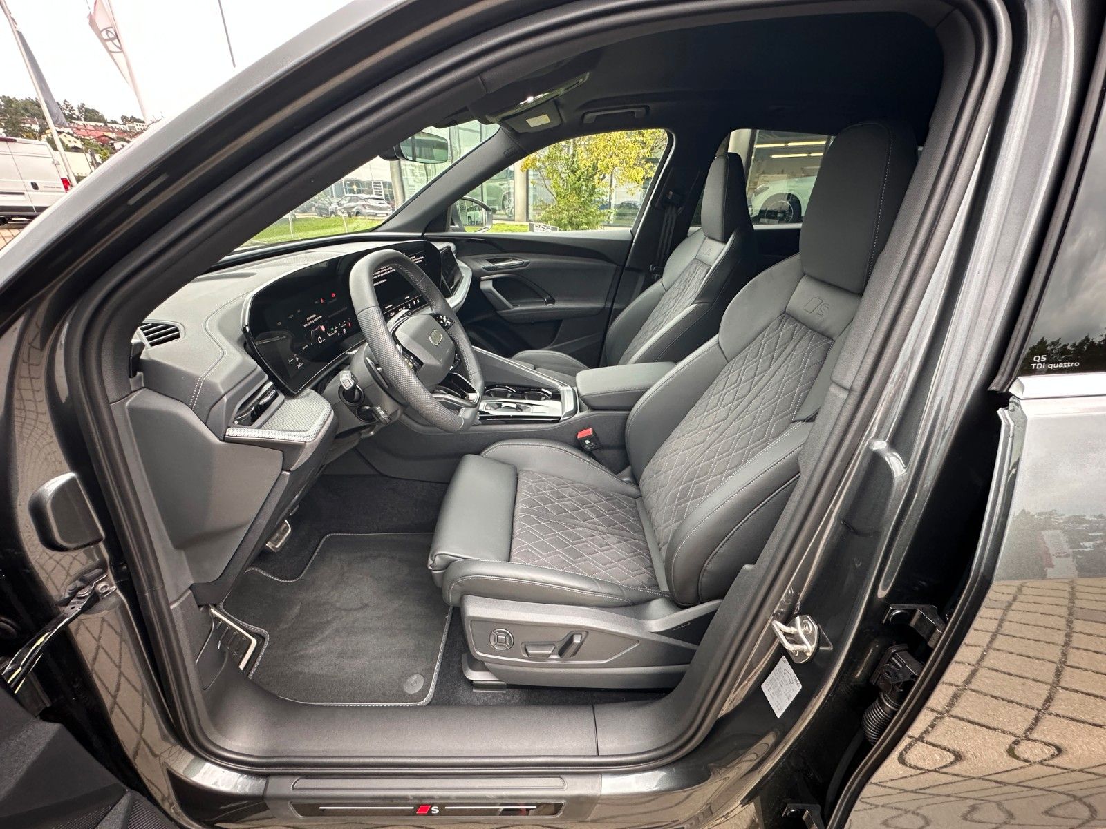 Fahrzeugabbildung Audi Q5 2.0 TDI quattro S Line ACC,MATRIX,360,20"