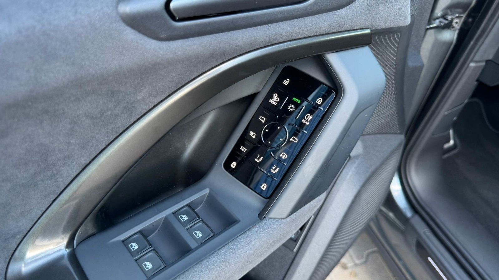 Fahrzeugabbildung Audi Q5 2.0 TDI quattro S Line ACC,MATRIX,360,20"