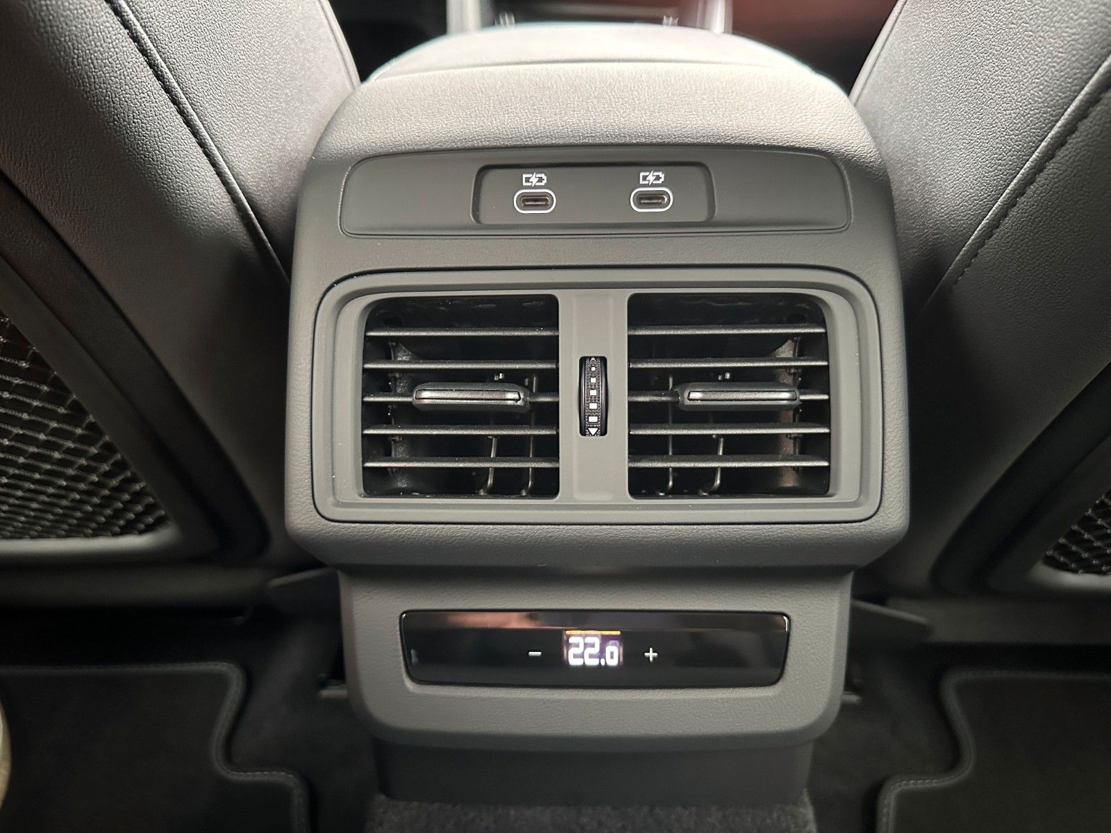 Fahrzeugabbildung Audi Q5 2.0 TDI quattro S Line ACC,MATRIX,360,20"