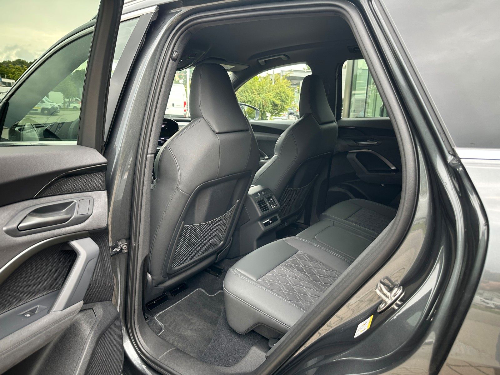 Fahrzeugabbildung Audi Q5 2.0 TDI quattro S Line ACC,MATRIX,360,20"