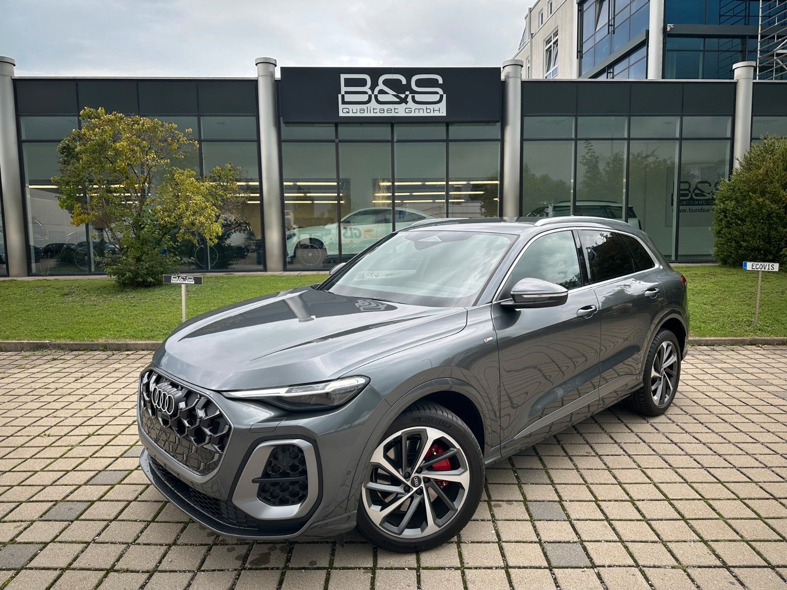 Fahrzeugabbildung Audi Q5 2.0 TDI quattro S Line ACC,MATRIX,360,20"