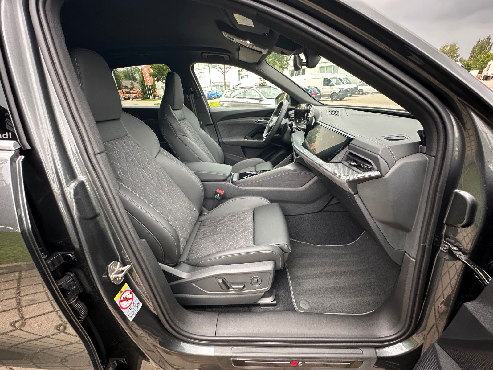 Fahrzeugabbildung Audi Q5 2.0 TDI quattro S Line ACC,MATRIX,360,20"