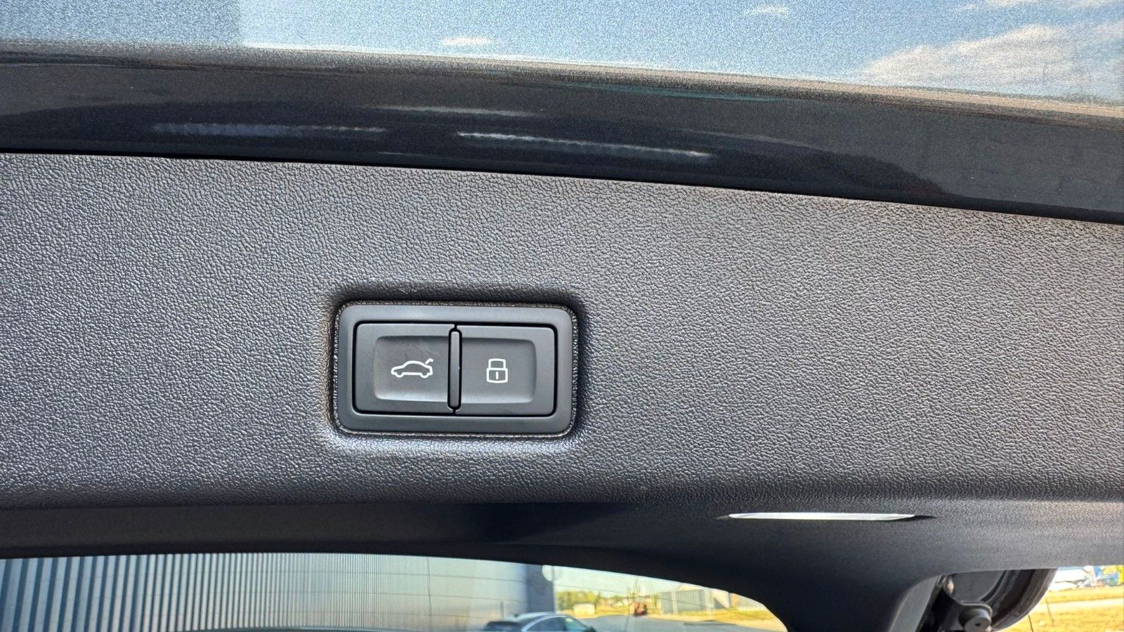 Fahrzeugabbildung Audi Q5 2.0 TDI quattro S Line ACC,MATRIX,360,20"