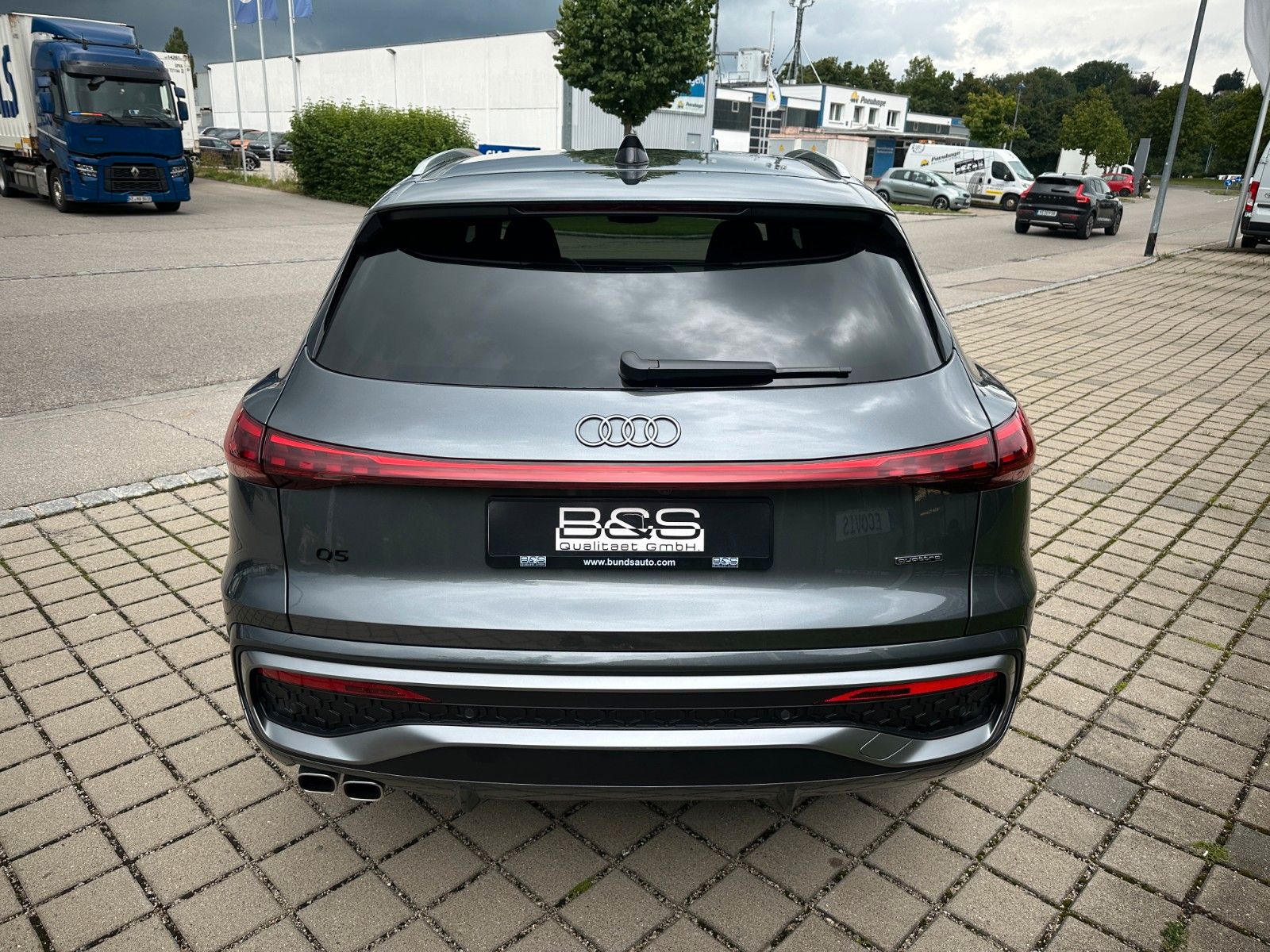 Fahrzeugabbildung Audi Q5 2.0 TDI quattro S Line ACC,MATRIX,360,20"