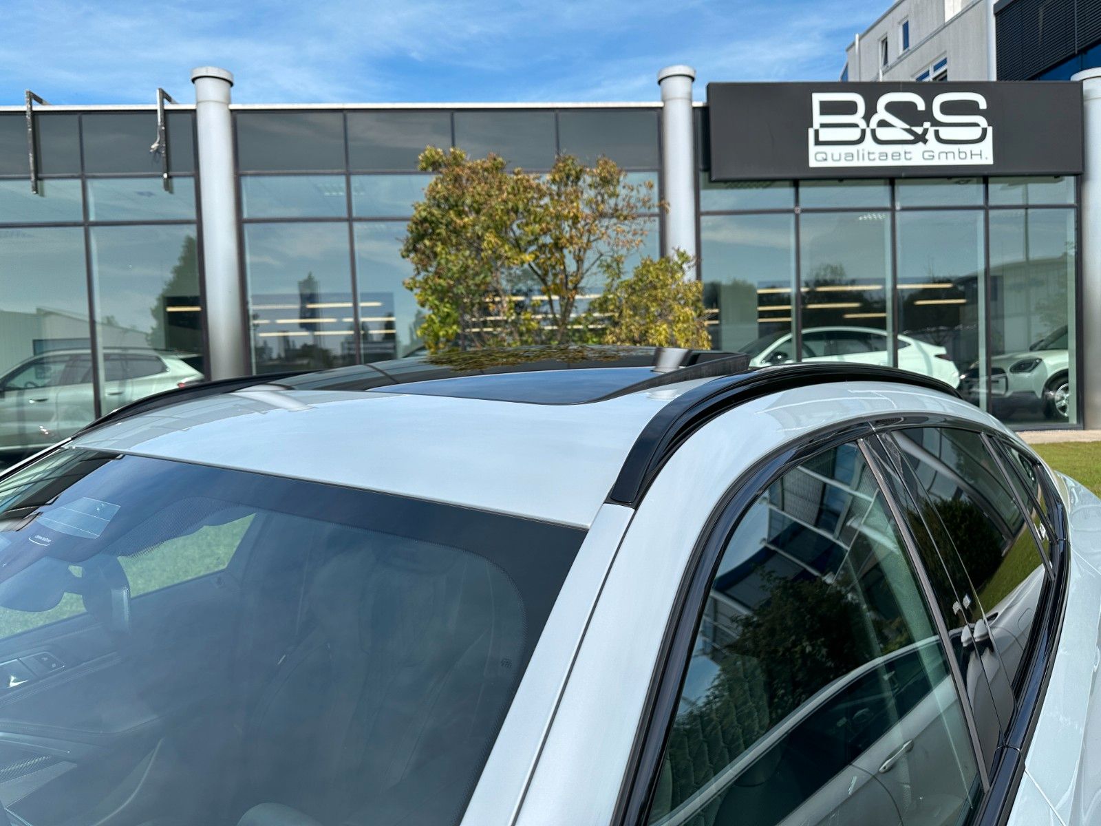 Fahrzeugabbildung BMW X6 30d xDrive MSport ACC,HUD,PANO,HARMAN,SOFTCL