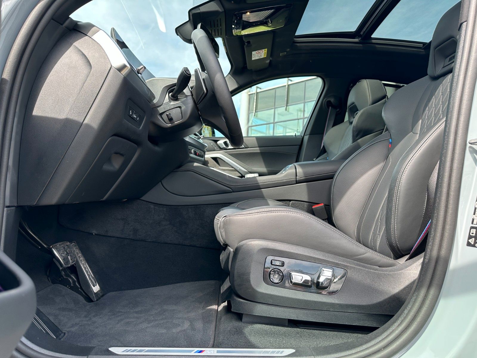 Fahrzeugabbildung BMW X6 30d xDrive MSport ACC,HUD,PANO,HARMAN,SOFTCL