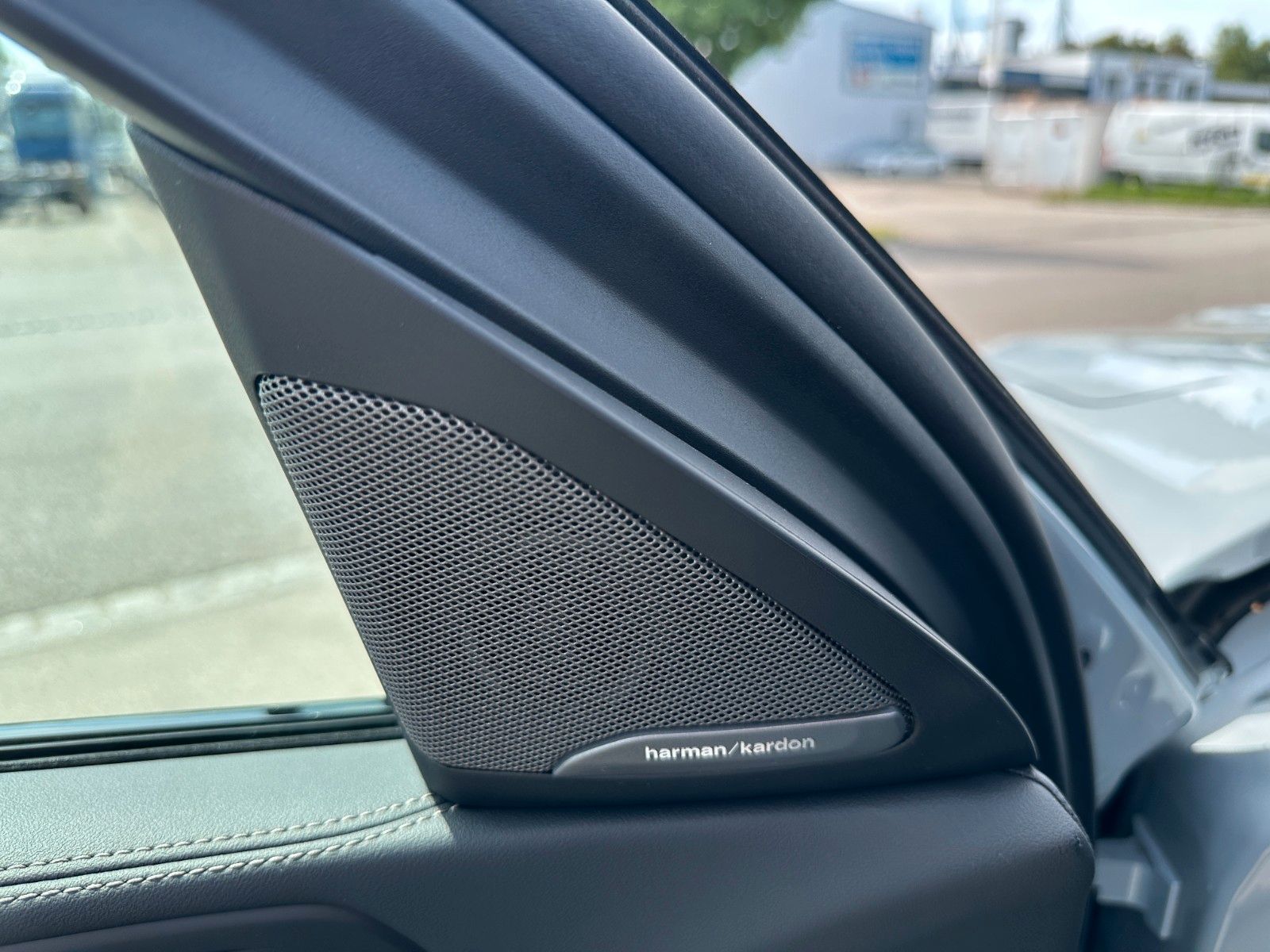 Fahrzeugabbildung BMW X6 30d xDrive MSport ACC,HUD,PANO,HARMAN,SOFTCL