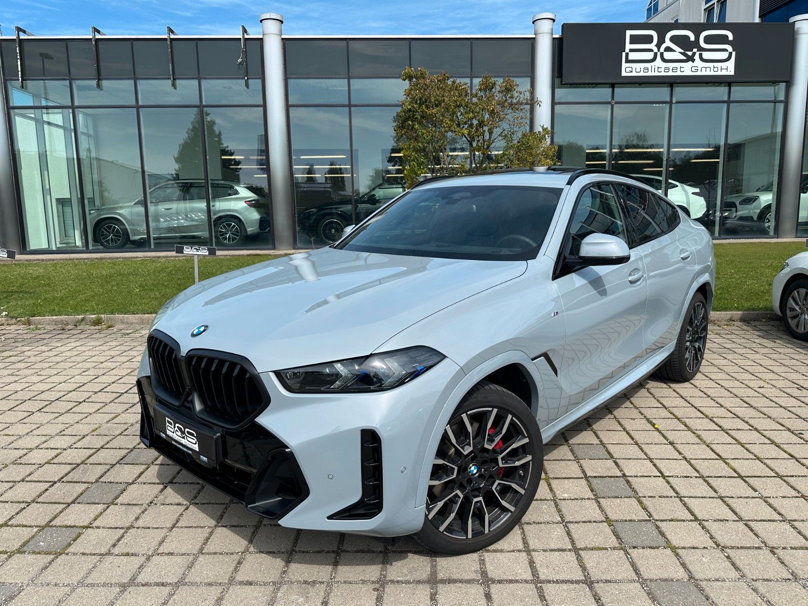 Fahrzeugabbildung BMW X6 30d xDrive MSport ACC,HUD,PANO,HARMAN,SOFTCL