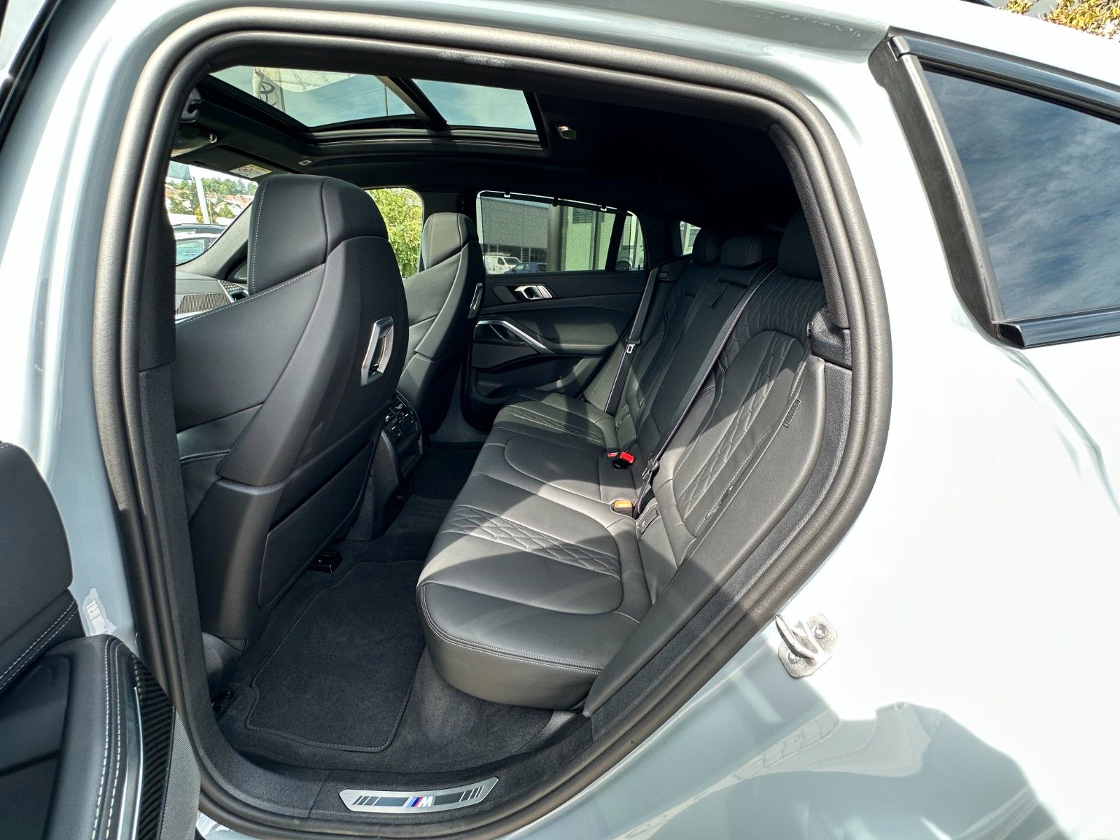 Fahrzeugabbildung BMW X6 30d xDrive MSport ACC,HUD,PANO,HARMAN,SOFTCL
