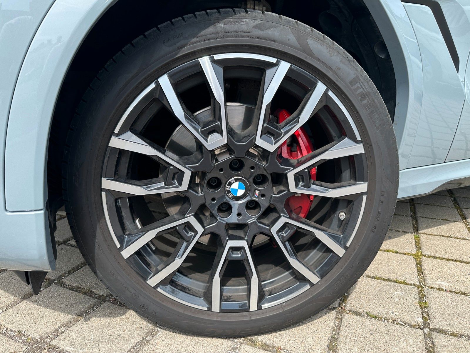 Fahrzeugabbildung BMW X6 30d xDrive MSport ACC,HUD,PANO,HARMAN,SOFTCL