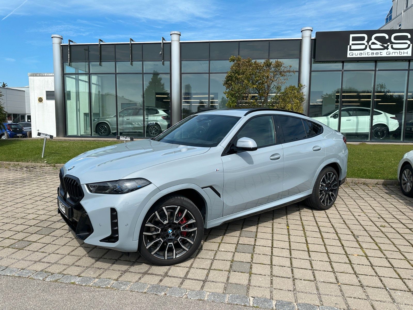 Fahrzeugabbildung BMW X6 30d xDrive MSport ACC,HUD,PANO,HARMAN,SOFTCL