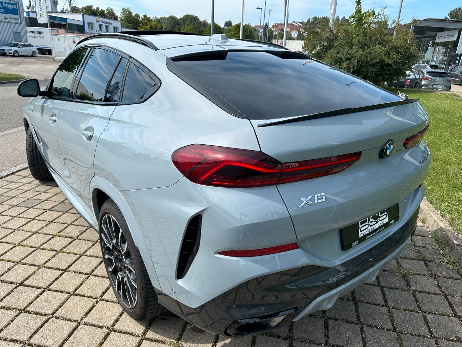 Fahrzeugabbildung BMW X6 30d xDrive MSport ACC,HUD,PANO,HARMAN,SOFTCL