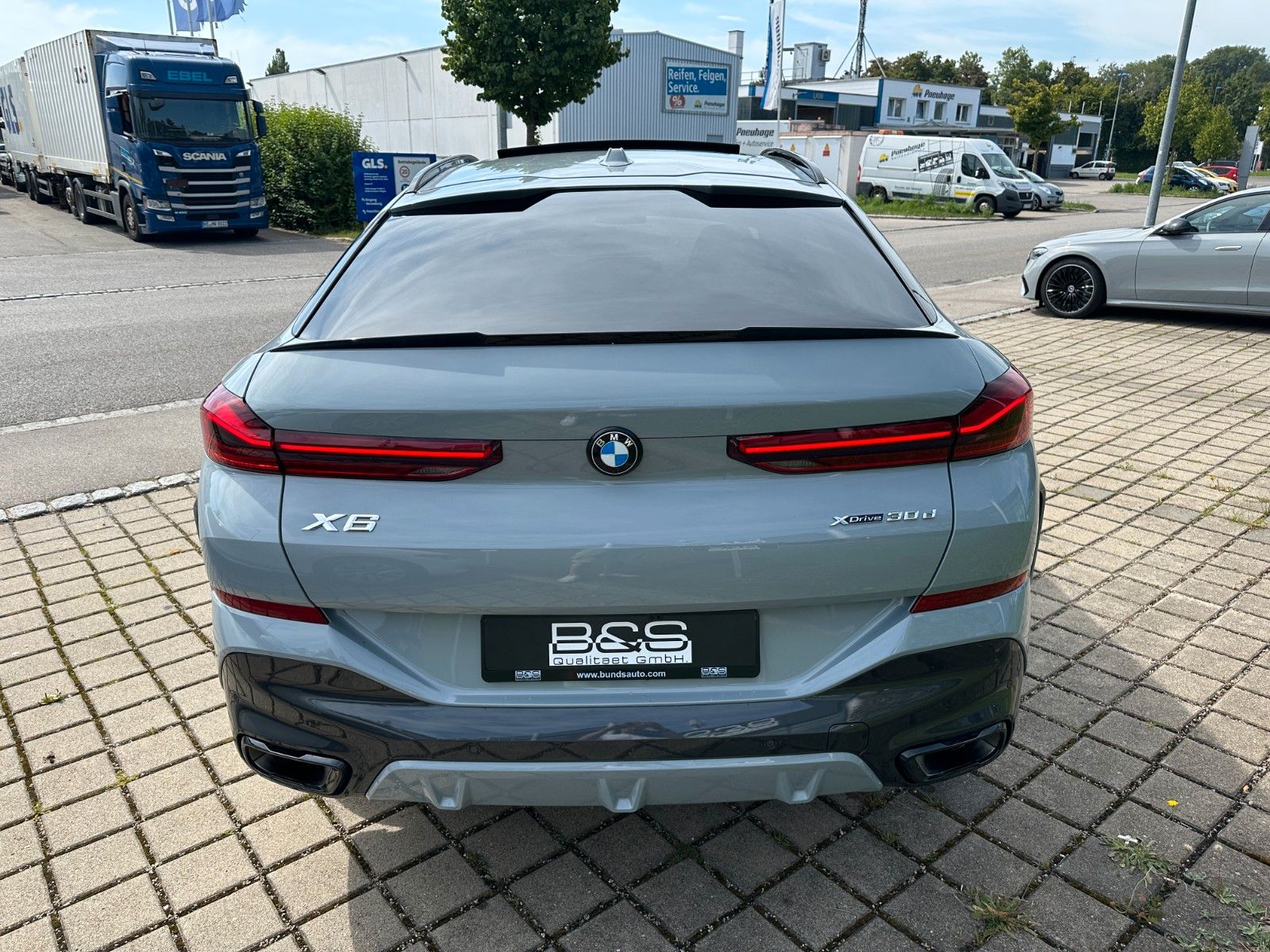 Fahrzeugabbildung BMW X6 30d xDrive MSport ACC,HUD,PANO,HARMAN,SOFTCL