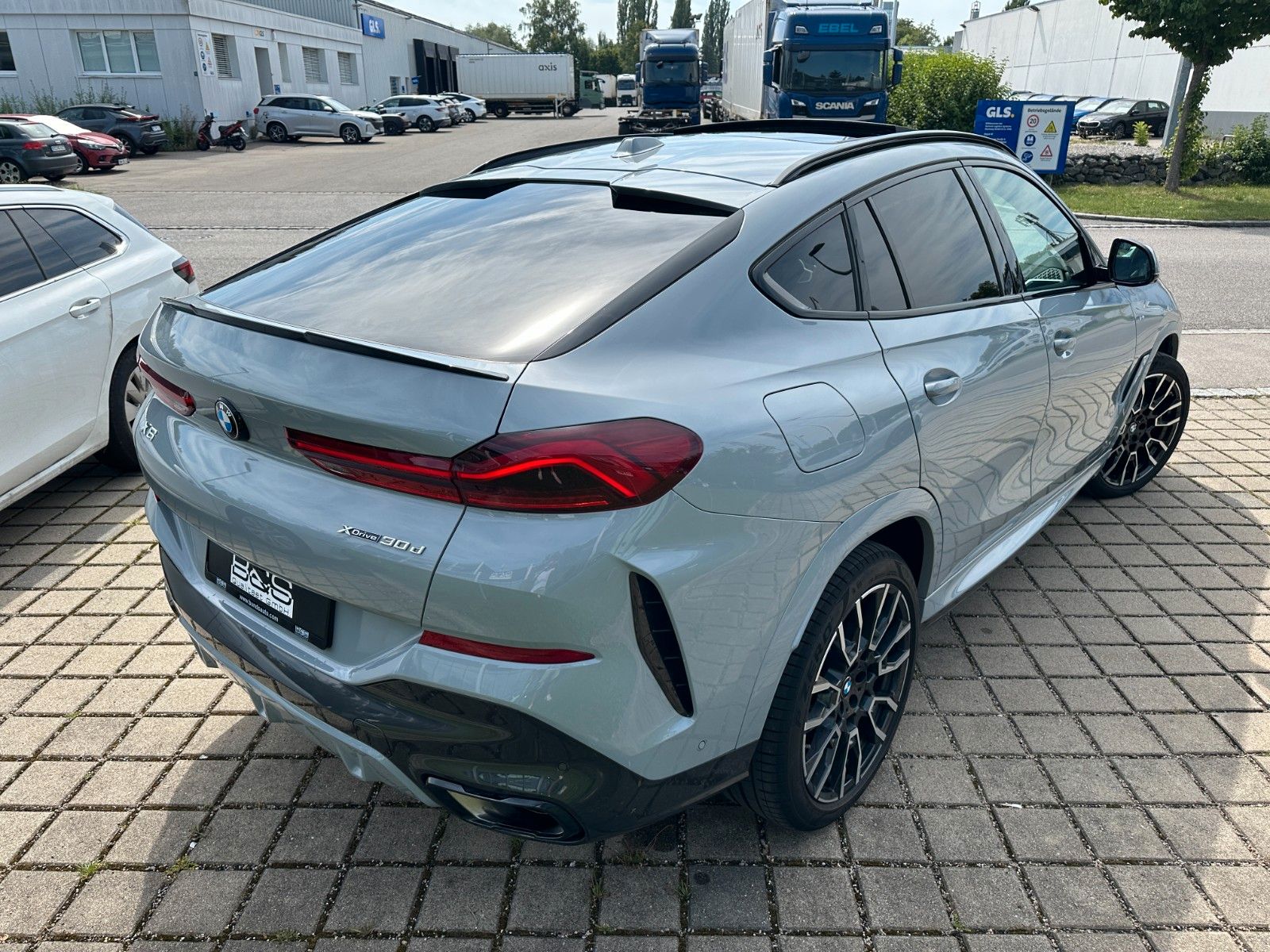 Fahrzeugabbildung BMW X6 30d xDrive MSport ACC,HUD,PANO,HARMAN,SOFTCL