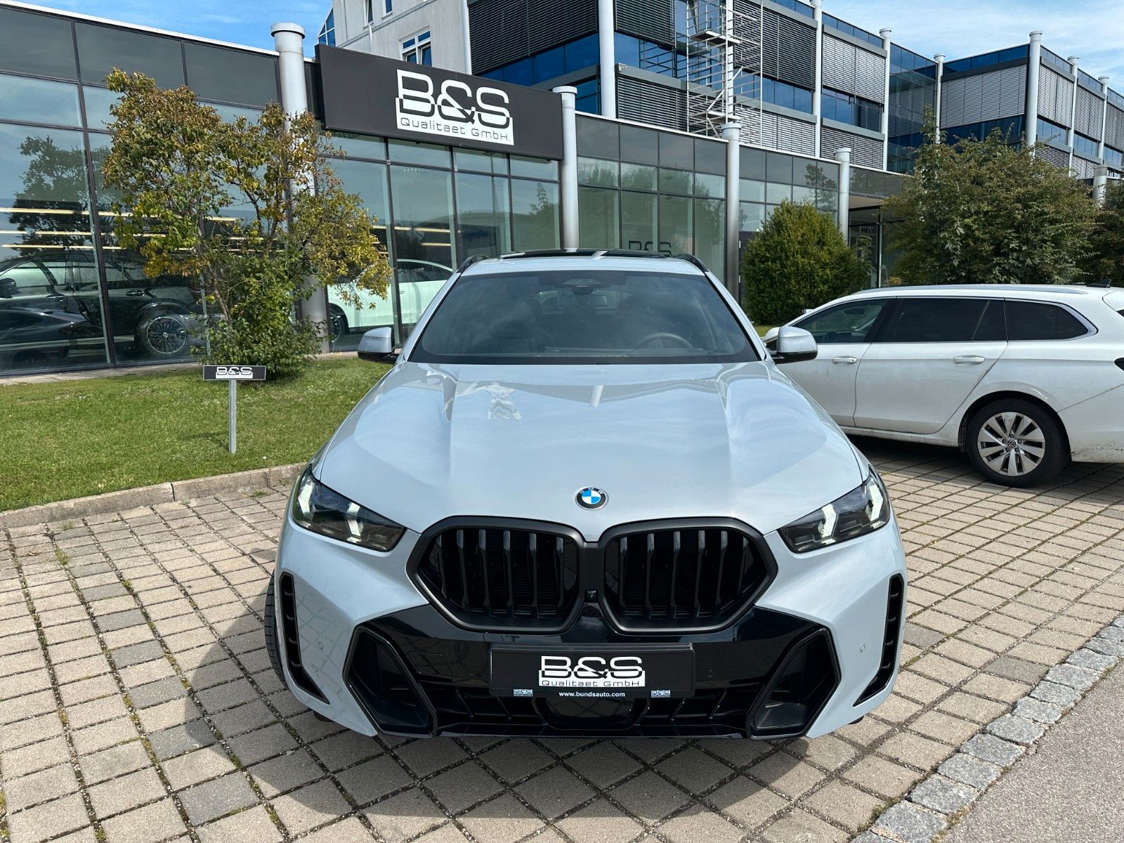 Fahrzeugabbildung BMW X6 30d xDrive MSport ACC,HUD,PANO,HARMAN,SOFTCL