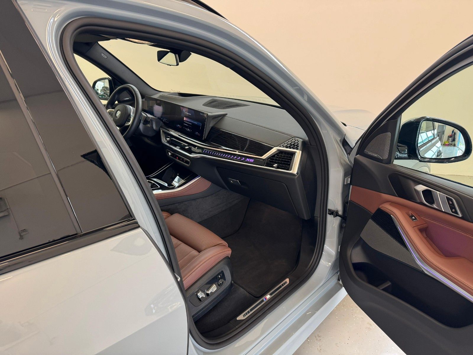 Fahrzeugabbildung BMW X5 30d xDrive MSport ACC,HUD,PANO,HARMAN,360
