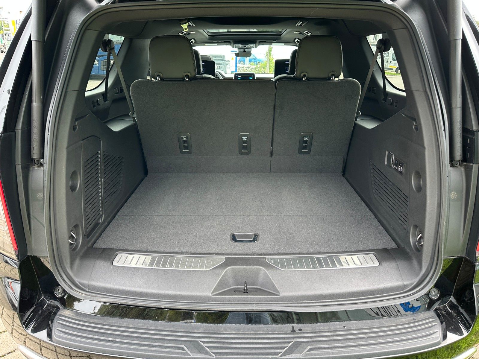 Fahrzeugabbildung Chevrolet Suburban High Country 6.2 ACC,HUD,BOSE,PANO,LUFT