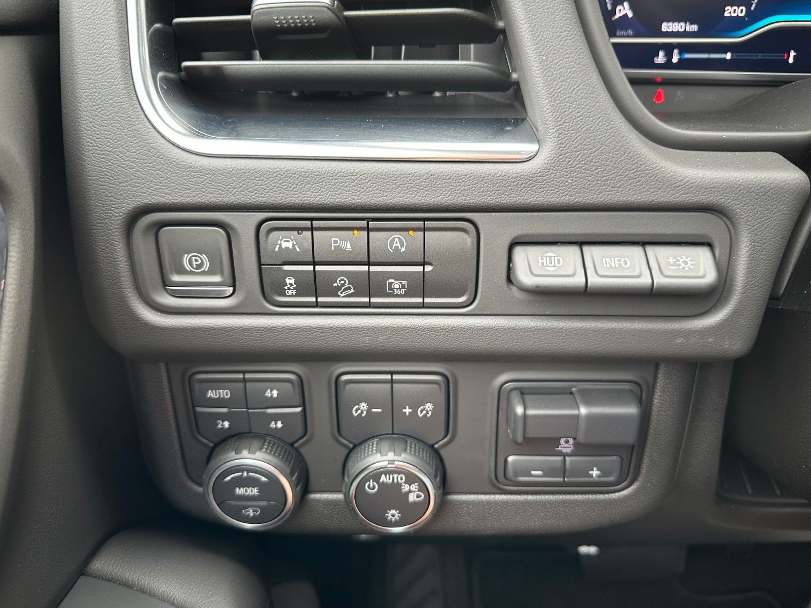 Fahrzeugabbildung Chevrolet Suburban High Country 6.2 ACC,HUD,BOSE,PANO,LUFT