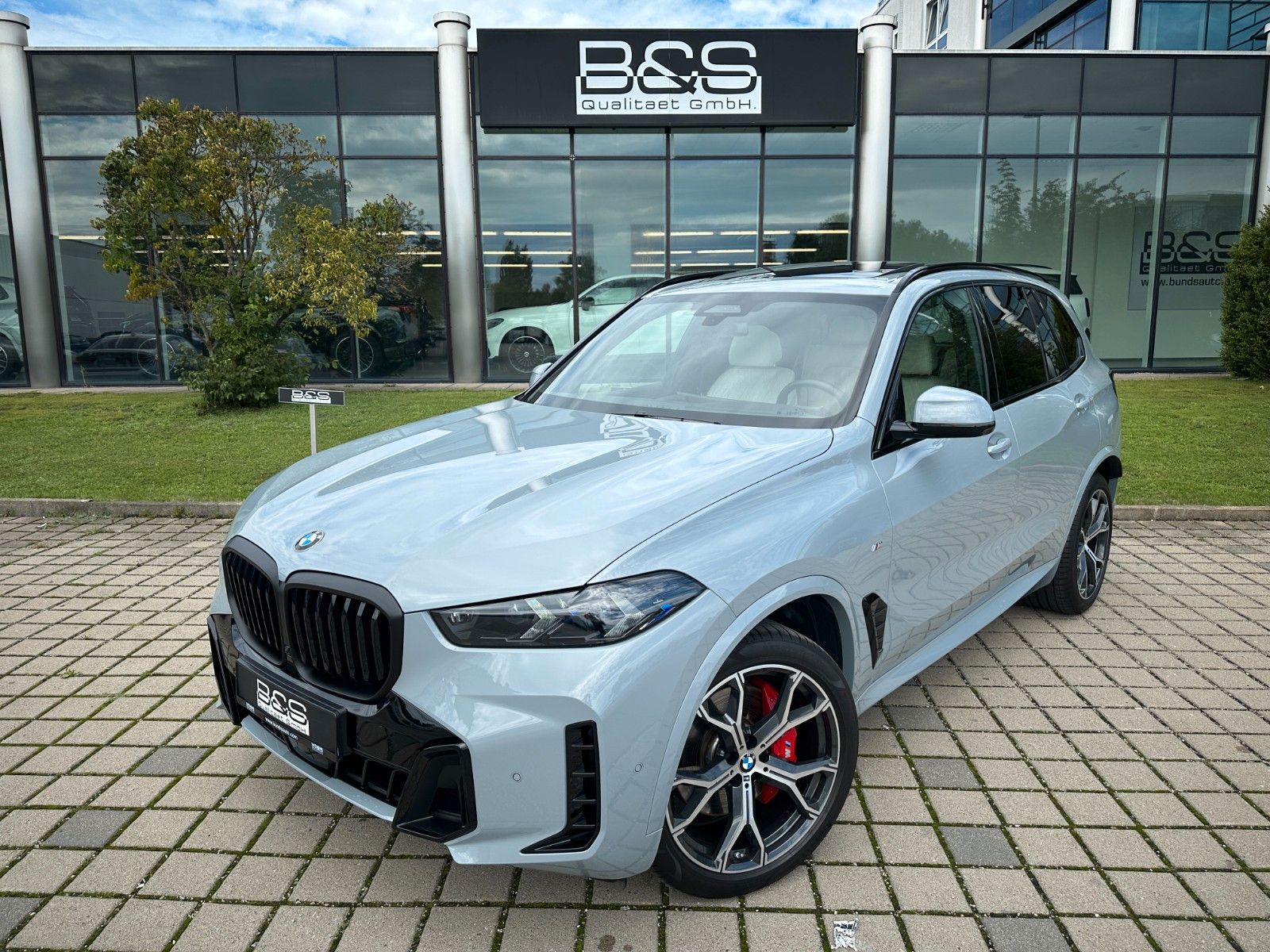 Fahrzeugabbildung BMW X5 30d xDrive MSport ACC,HUD,PANO,HARMAN,SOFTCL