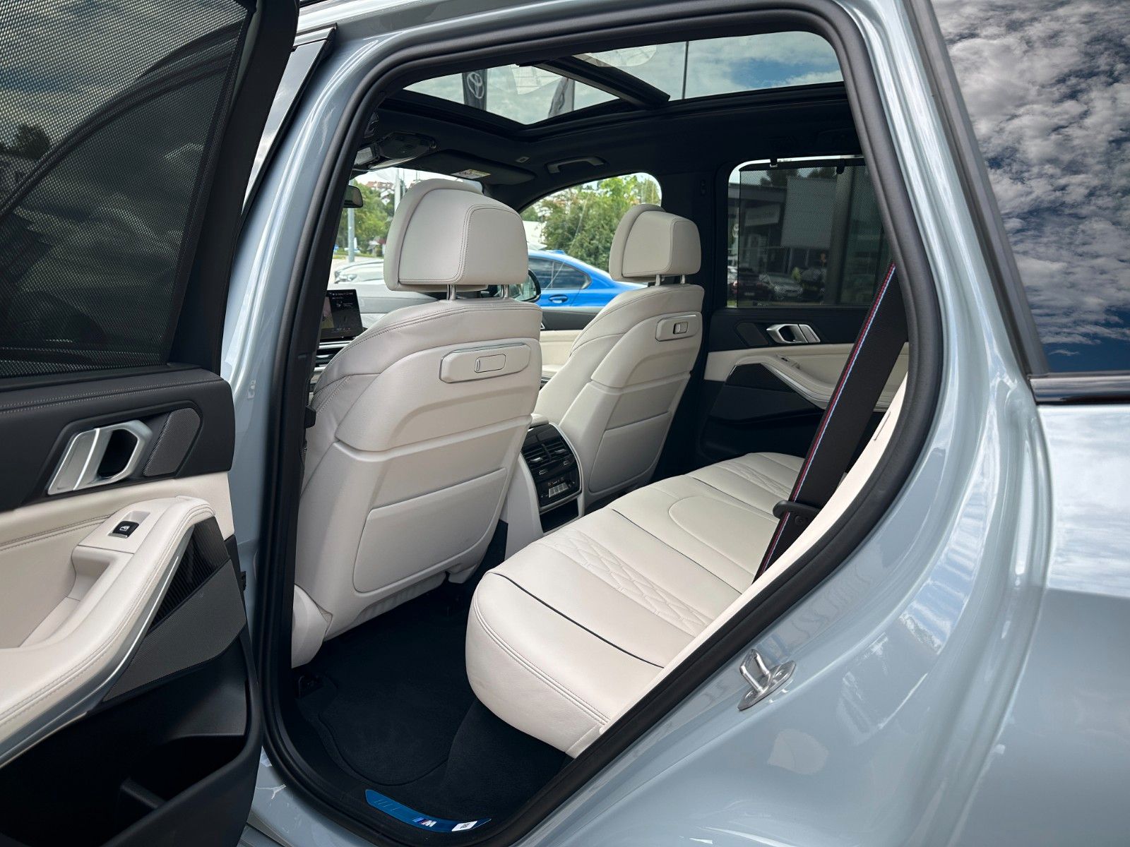 Fahrzeugabbildung BMW X5 30d xDrive MSport ACC,HUD,PANO,HARMAN,SOFTCL