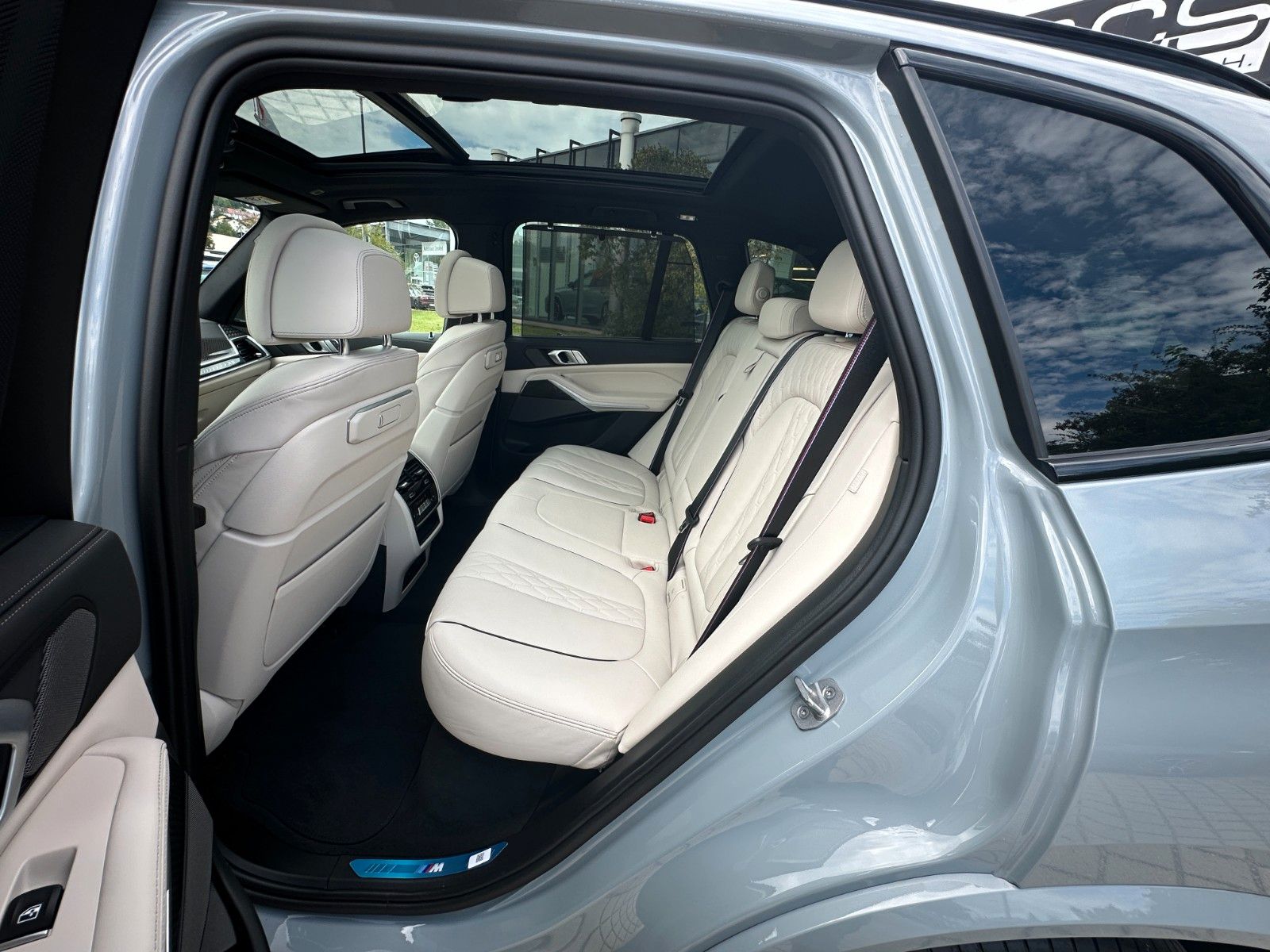 Fahrzeugabbildung BMW X5 30d xDrive MSport ACC,HUD,PANO,HARMAN,SOFTCL