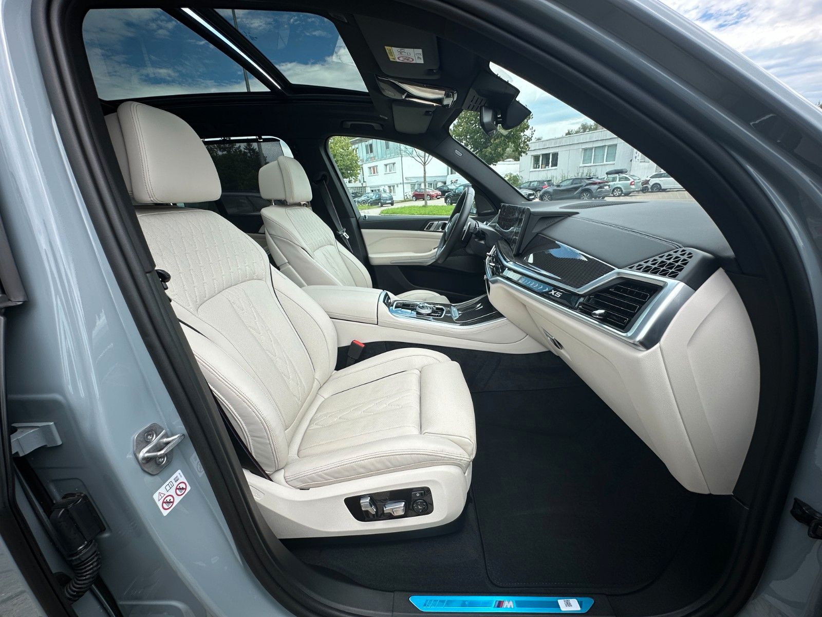 Fahrzeugabbildung BMW X5 30d xDrive MSport ACC,HUD,PANO,HARMAN,SOFTCL