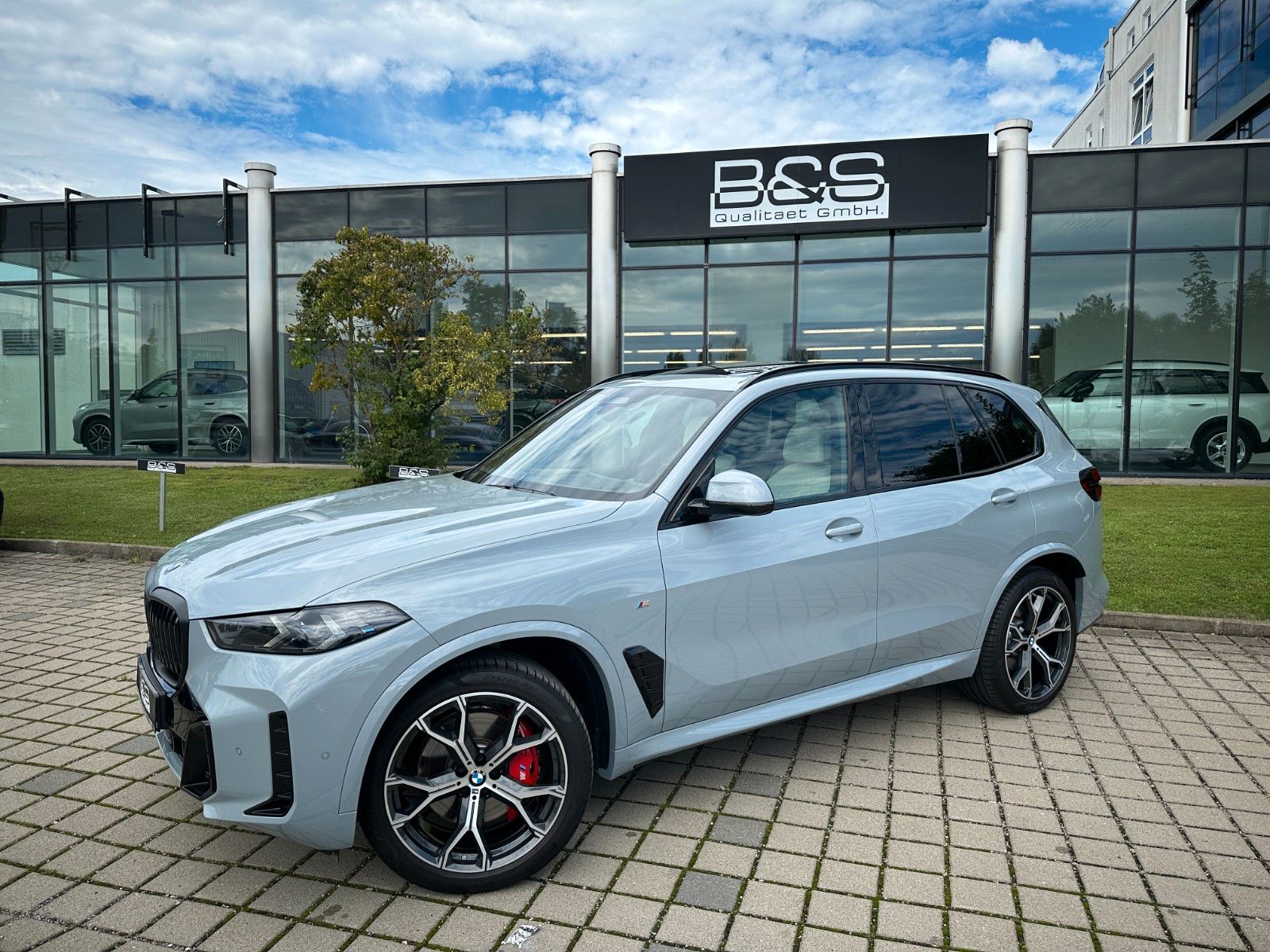 Fahrzeugabbildung BMW X5 30d xDrive MSport ACC,HUD,PANO,HARMAN,SOFTCL