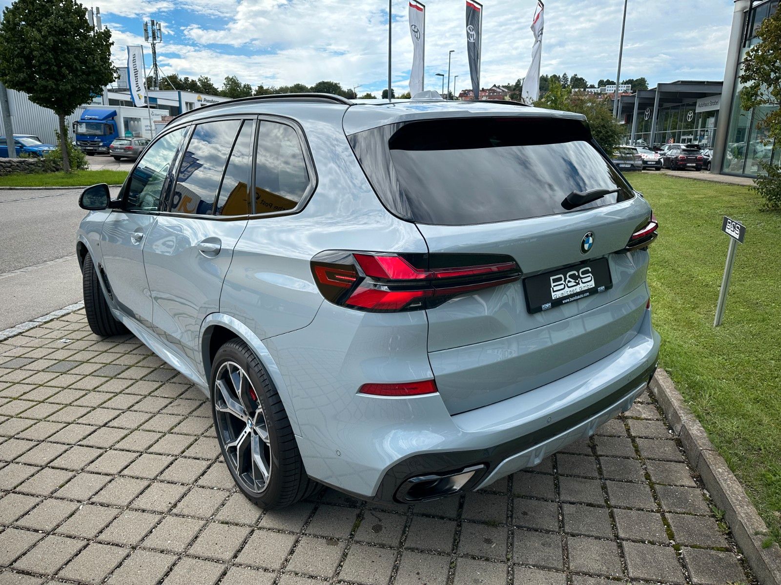 Fahrzeugabbildung BMW X5 30d xDrive MSport ACC,HUD,PANO,HARMAN,SOFTCL