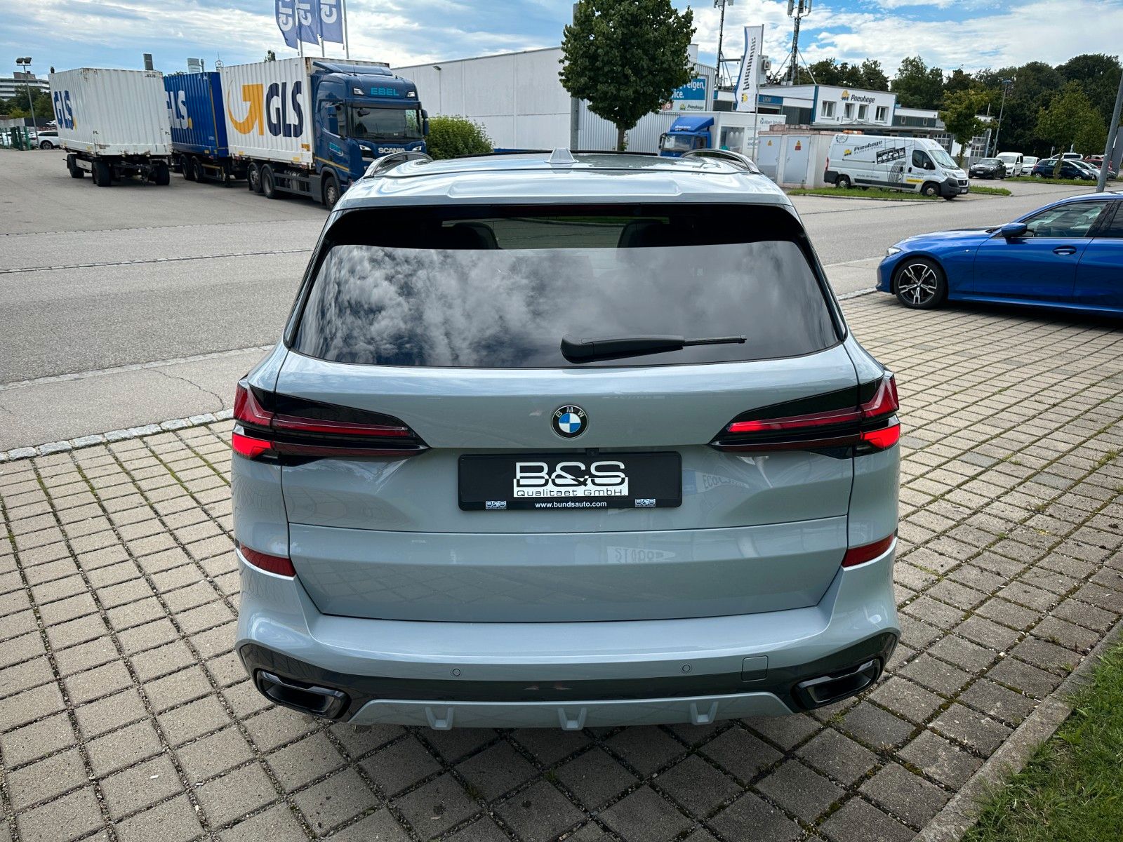 Fahrzeugabbildung BMW X5 30d xDrive MSport ACC,HUD,PANO,HARMAN,SOFTCL