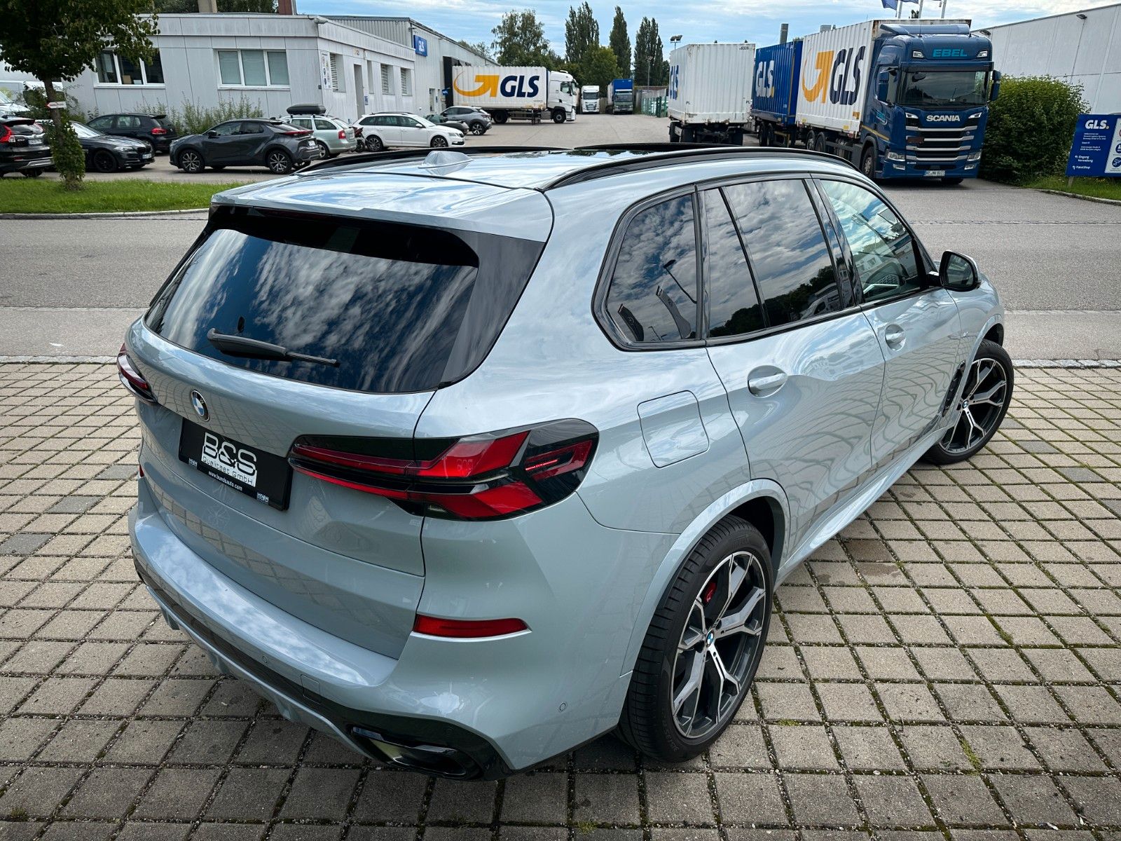 Fahrzeugabbildung BMW X5 30d xDrive MSport ACC,HUD,PANO,HARMAN,SOFTCL