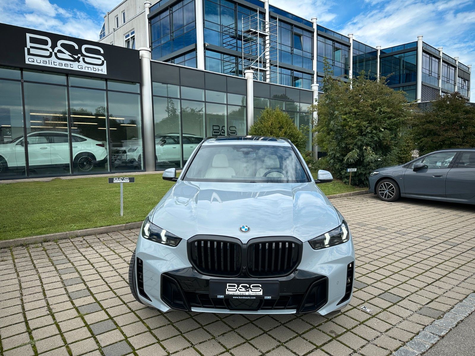 Fahrzeugabbildung BMW X5 30d xDrive MSport ACC,HUD,PANO,HARMAN,SOFTCL