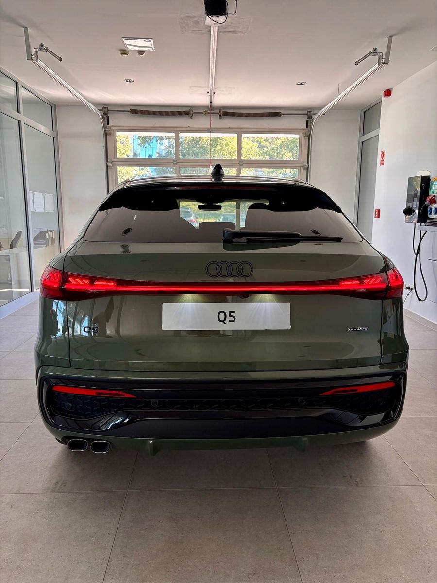 Fahrzeugabbildung Audi Q5 Sportback 2.0 TDI quattro ACC,MATRIX,360,Usw
