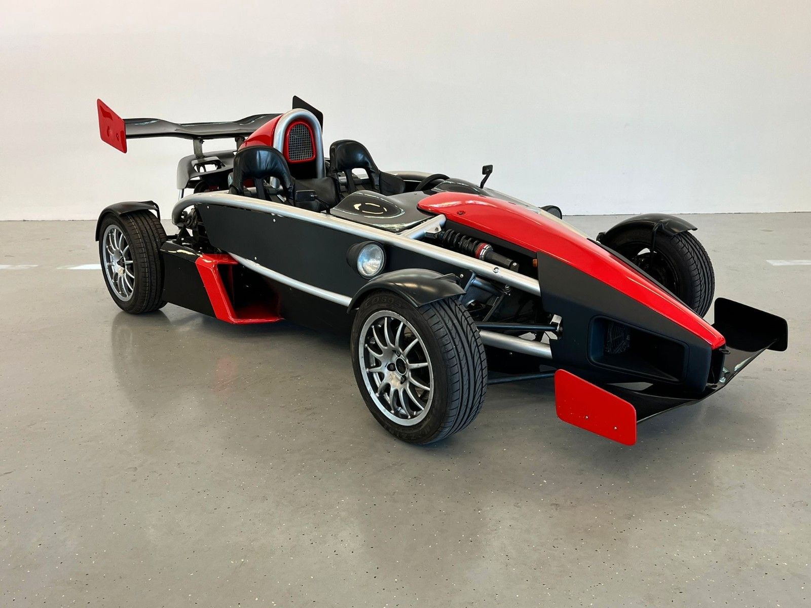 Fahrzeugabbildung Ariel Atom