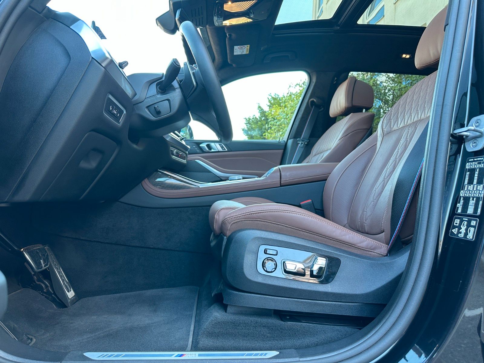 Fahrzeugabbildung BMW X7 xDrive 40d M Sport ACC,HUD,SKYl,SFTCL,INTLENK
