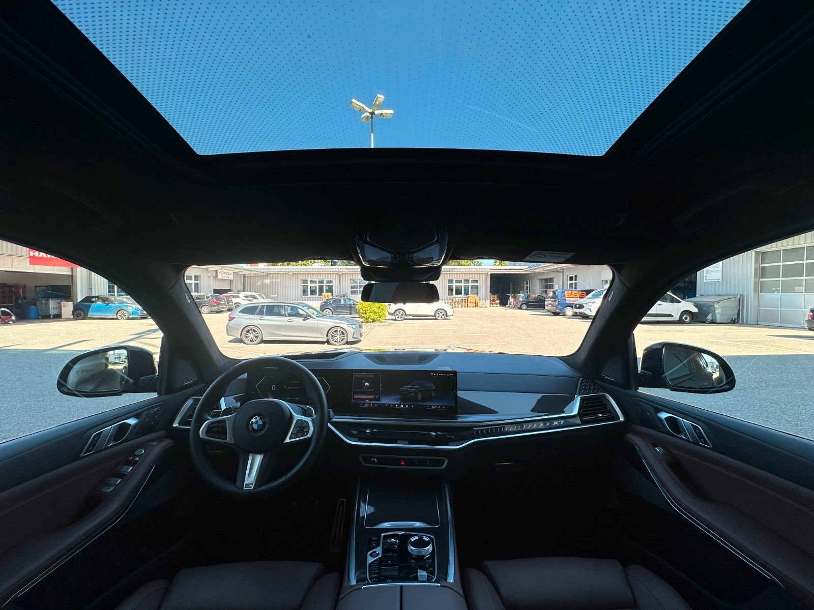 Fahrzeugabbildung BMW X7 xDrive 40d M Sport ACC,HUD,SKYl,SFTCL,INTLENK