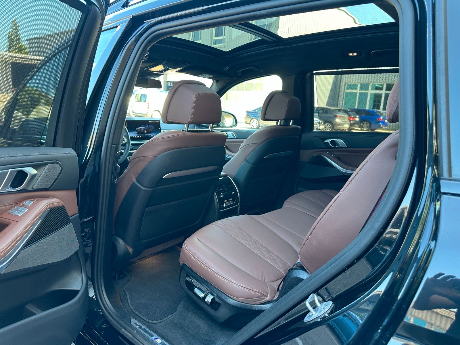 Fahrzeugabbildung BMW X7 xDrive 40d M Sport ACC,HUD,SKYl,SFTCL,INTLENK