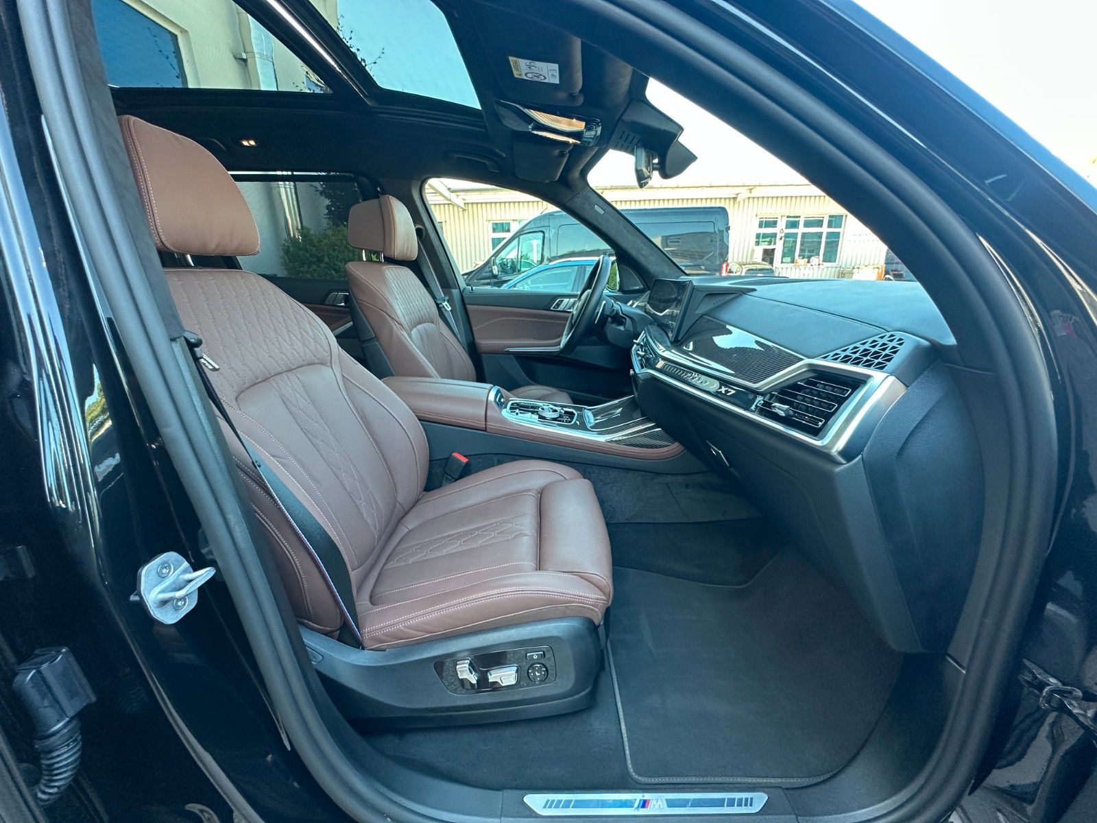 Fahrzeugabbildung BMW X7 xDrive 40d M Sport ACC,HUD,SKYl,SFTCL,INTLENK