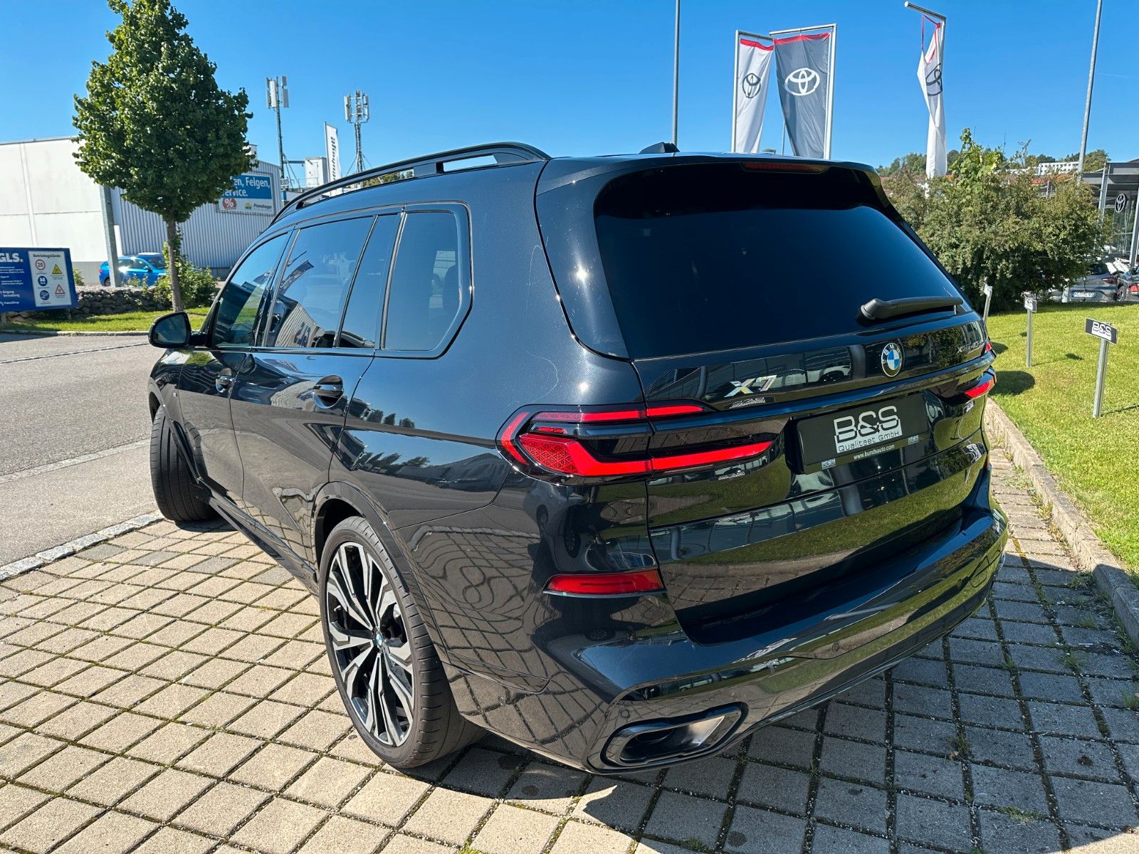 Fahrzeugabbildung BMW X7 xDrive 40d M Sport ACC,HUD,SKYl,SFTCL,INTLENK