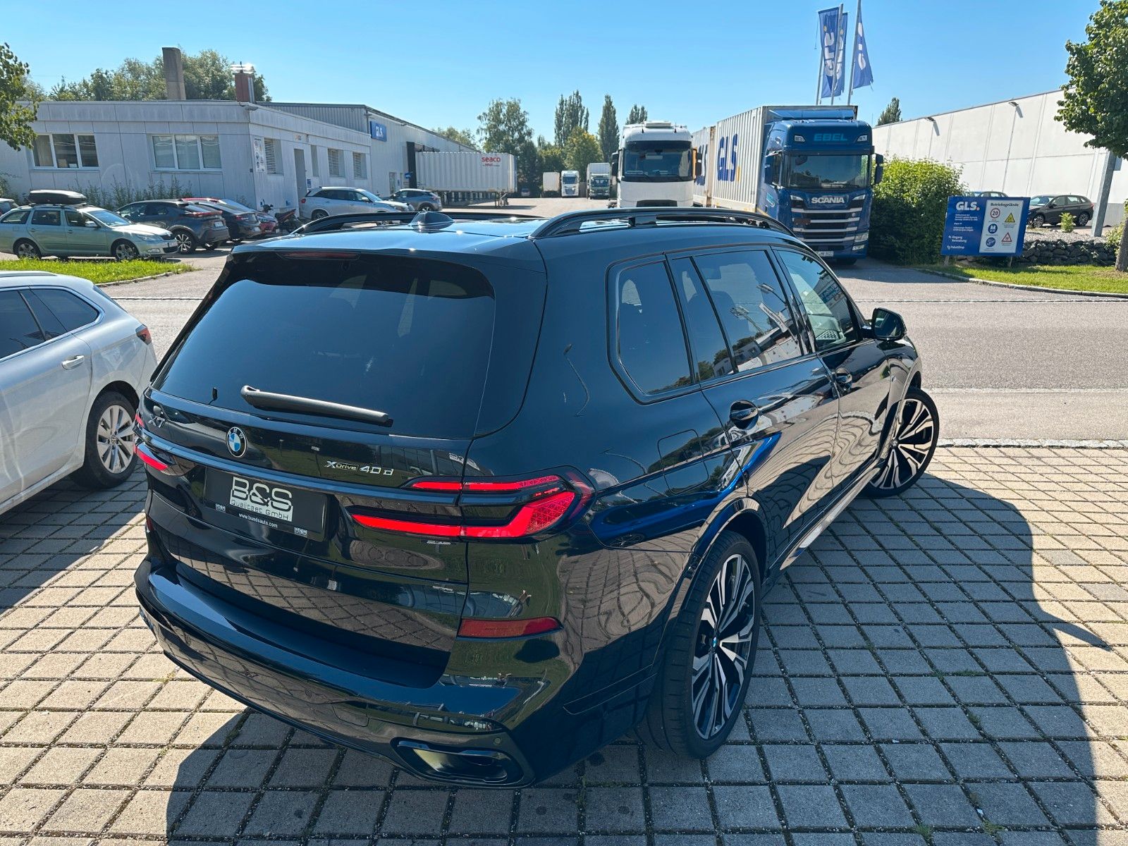 Fahrzeugabbildung BMW X7 xDrive 40d M Sport ACC,HUD,SKYl,SFTCL,INTLENK