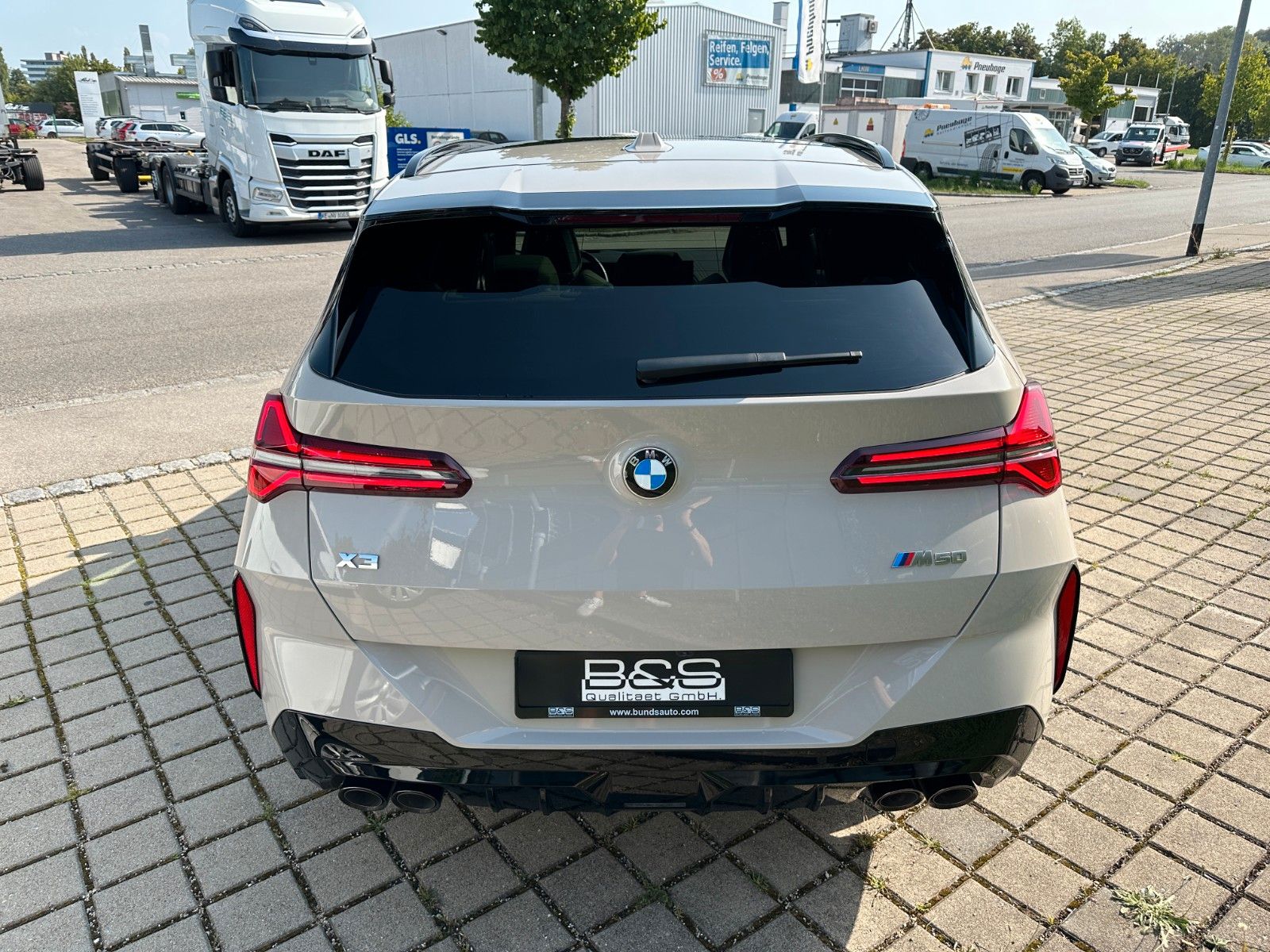 Fahrzeugabbildung BMW X3 M50 xDrive ACC,HUD,PANO,HARMAN,AHK,21",