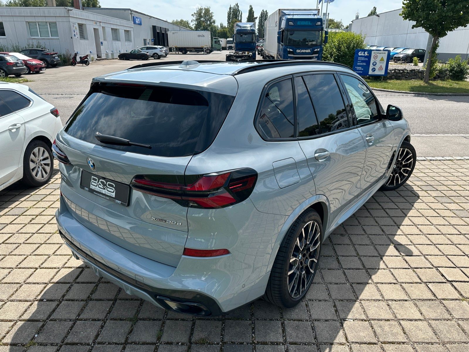 Fahrzeugabbildung BMW X5 30 d xDrive ACC,HUD,PANO,HARMAN,LUFT,360,AHK
