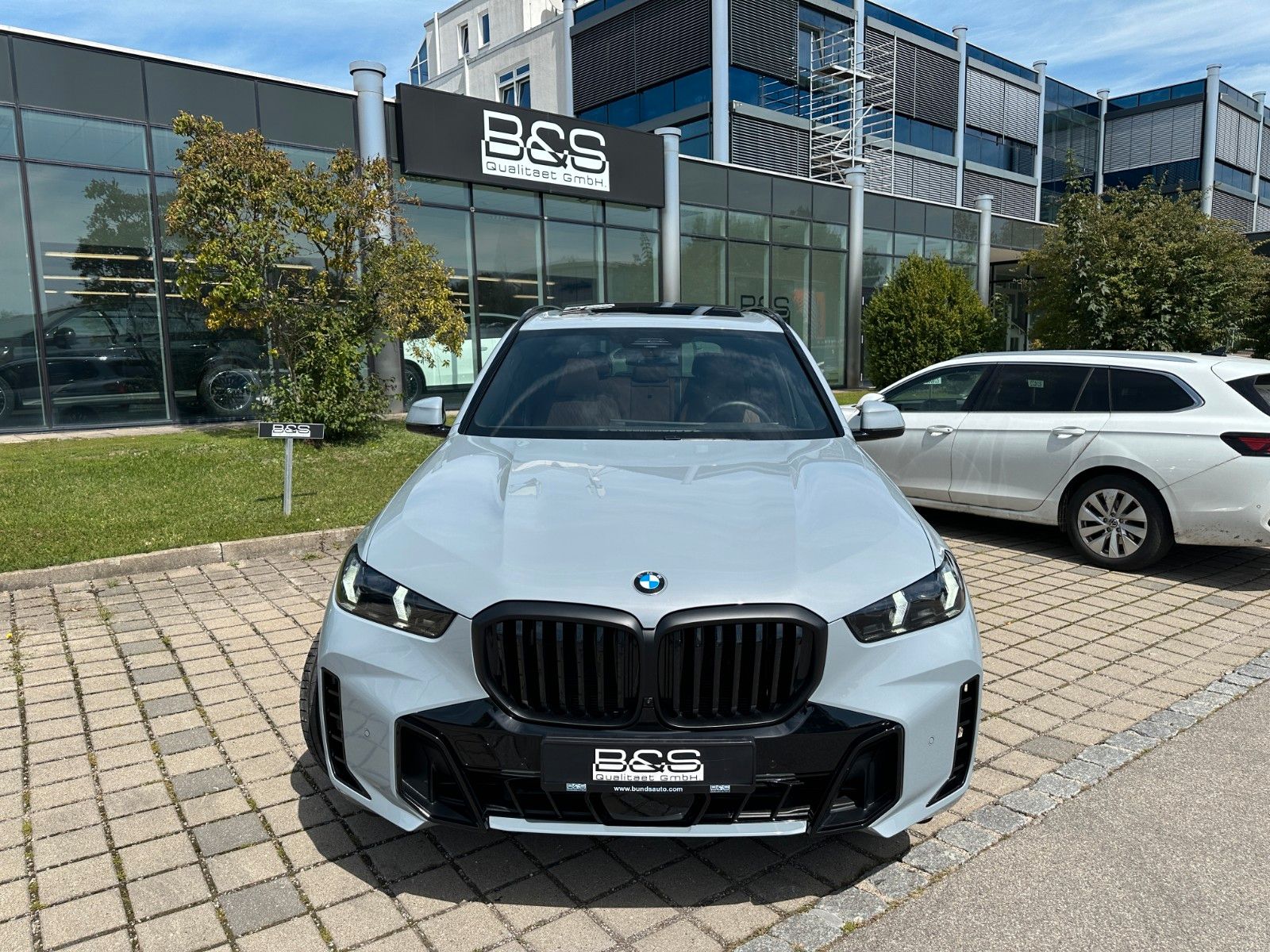 Fahrzeugabbildung BMW X5 30 d xDrive ACC,HUD,PANO,HARMAN,LUFT,360,AHK