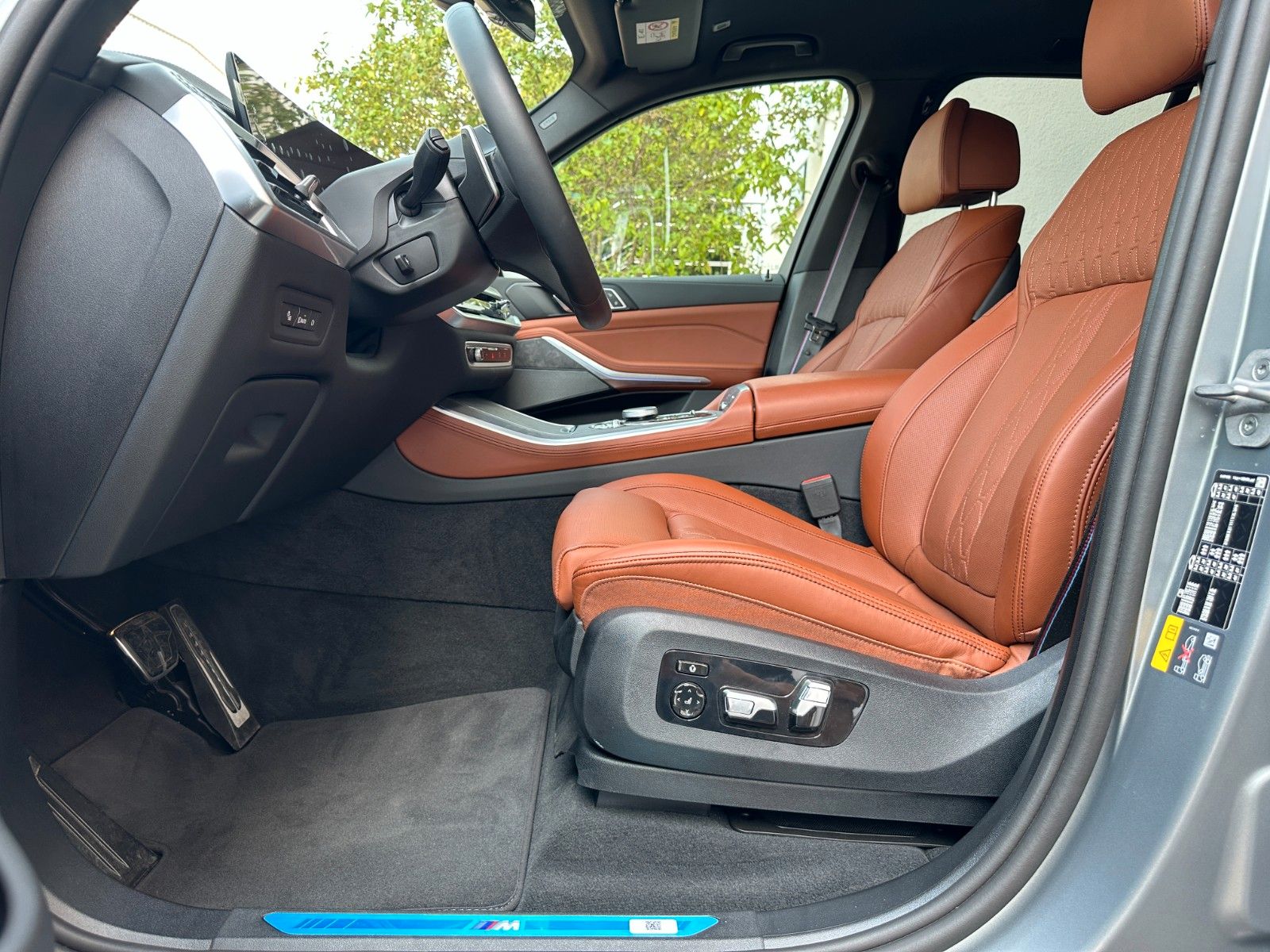 Fahrzeugabbildung BMW X5 50e xDrive MSport ACC,HUD,HARMAN,LUFT,AHK,360