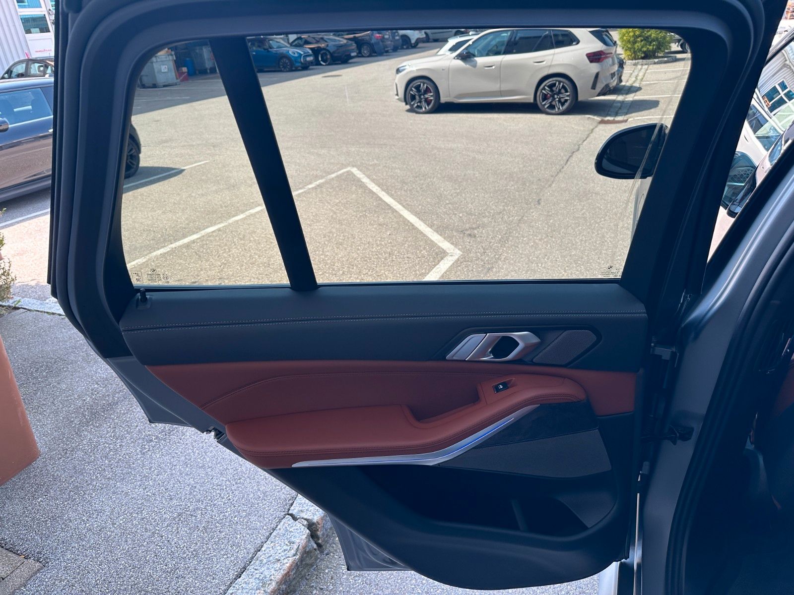 Fahrzeugabbildung BMW X5 50e xDrive MSport ACC,HUD,HARMAN,LUFT,AHK,360