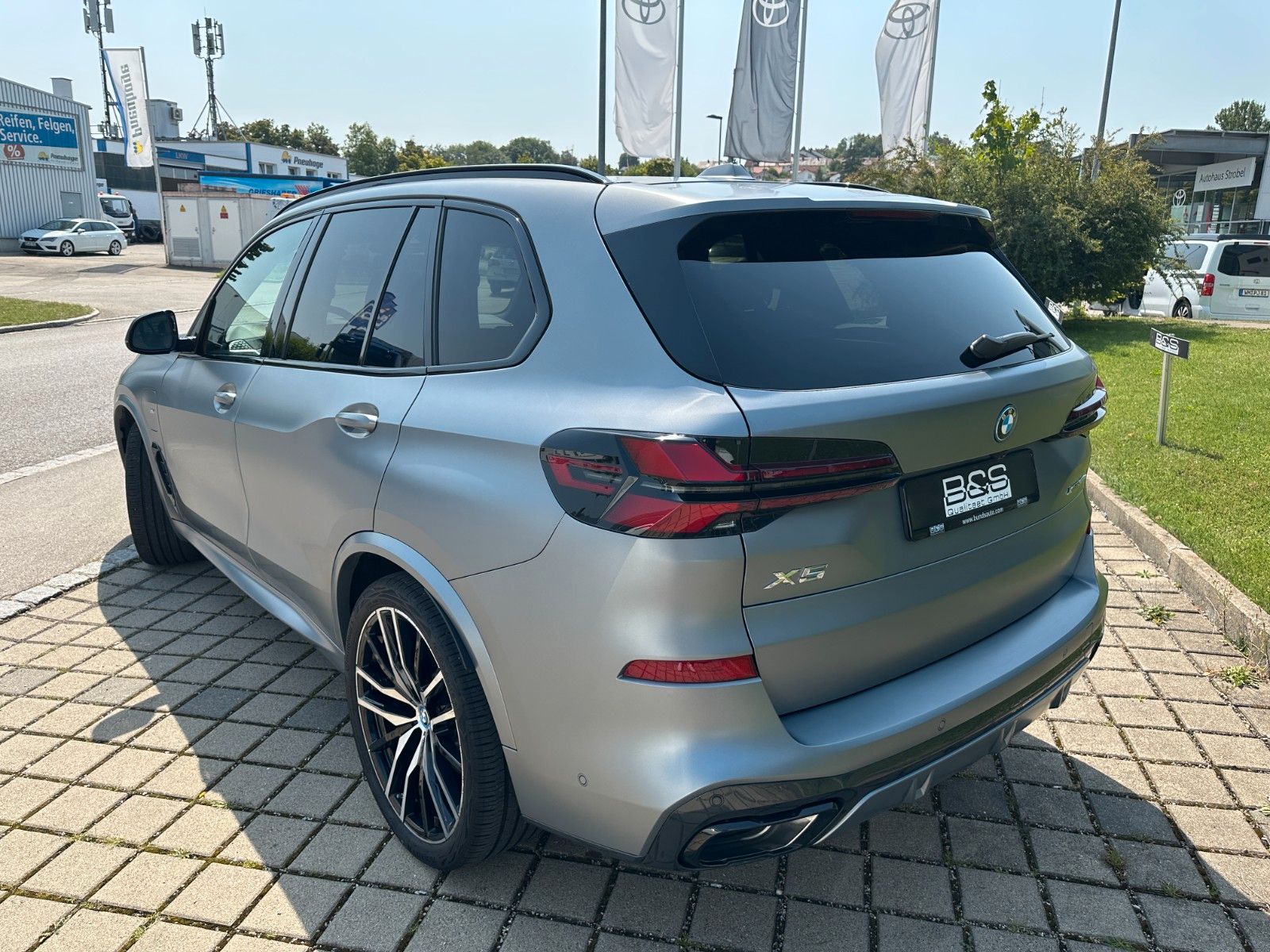 Fahrzeugabbildung BMW X5 50e xDrive MSport ACC,HUD,HARMAN,LUFT,AHK,360