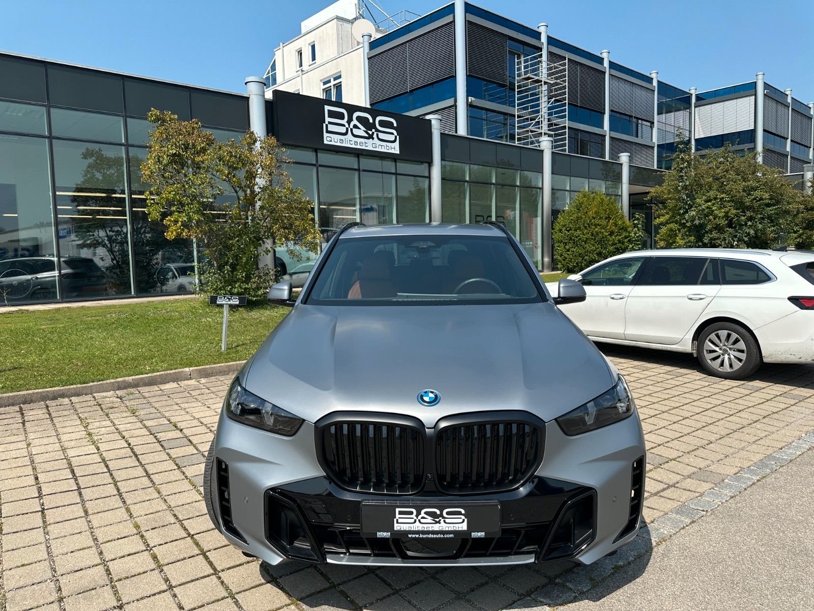 Fahrzeugabbildung BMW X5 50e xDrive MSport ACC,HUD,HARMAN,LUFT,AHK,360